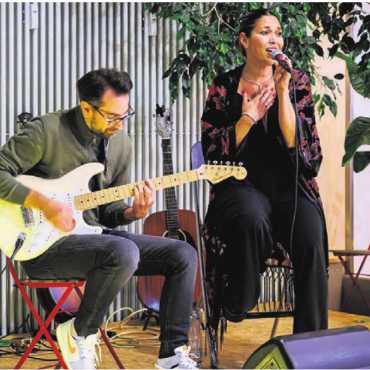 Streetfood und Livemusik - Kiki Izarra und Simon sorgen am Samstag für die musikalische Unterhaltung.    Bild: zg