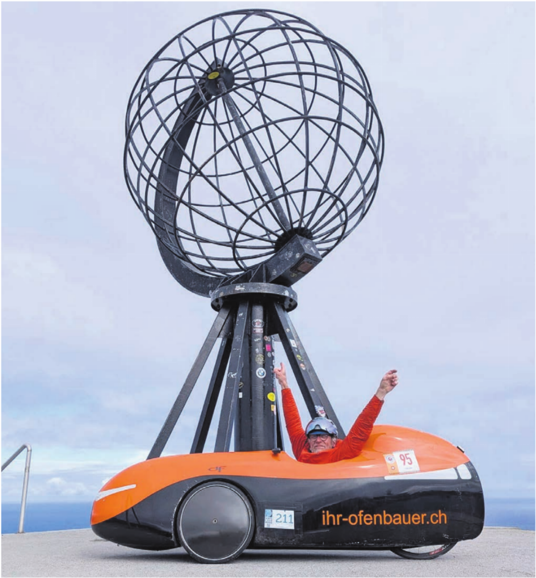 Am Ziel am Nordkap gab es Tränen – und natürlich eine Jubelpose im Velomobil. Bilder: zg Am Ziel am Nordkap gab es Tränen – und natürlich eine Jubelpose im Velomobil. Bilder: zg