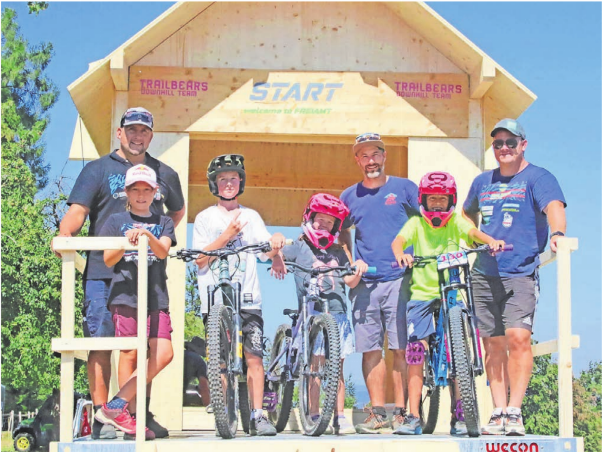 Freuen sich auf den Valiant-GP auf dem Horben (von links): Björn Scheuber (Präsident), Sveja, Mael, Jara, Marco Caplazi (Aktuar), Lean, Stefan Lang (Co-Präsident). Bild: Josip Lasic - Das Bild wird blockiert. – Möglicherweise durch einen aktiven Adblocker.